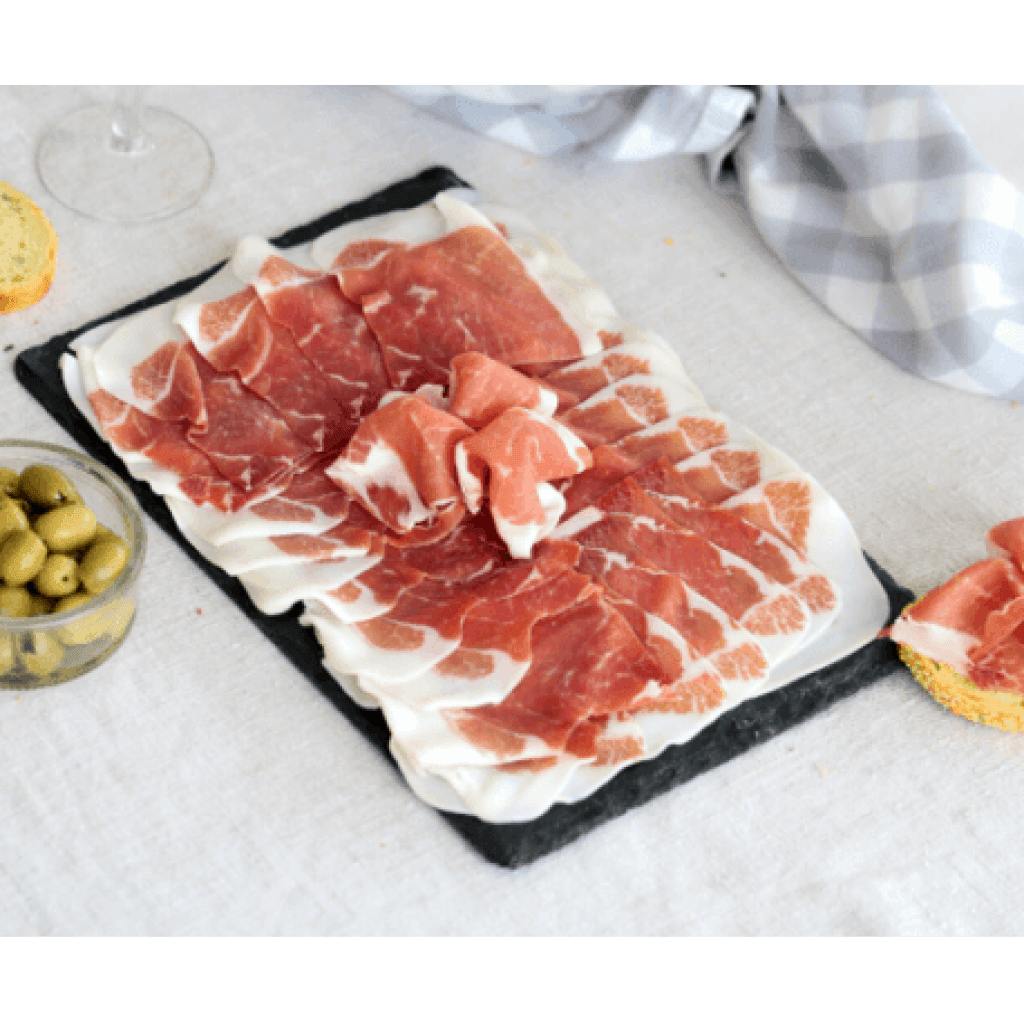 Chiffonnade de jambon réalisée avec une trancheuse électrique